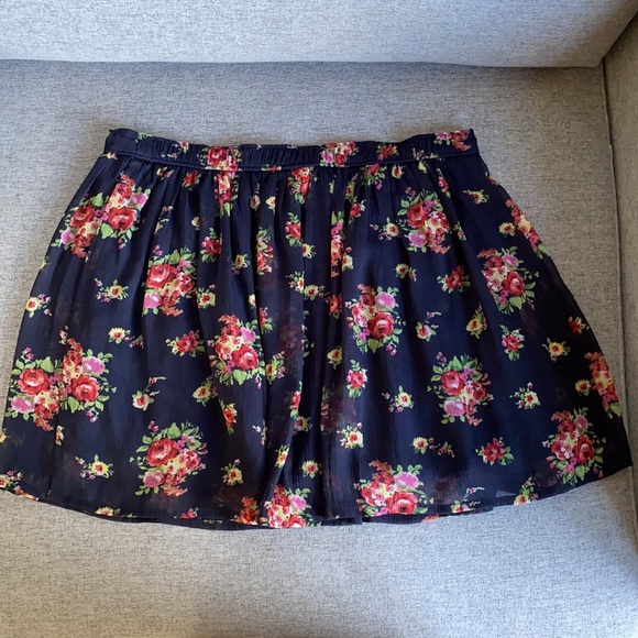 Abercrombie & Fitch Floral Skirt - Picture 4 of 4